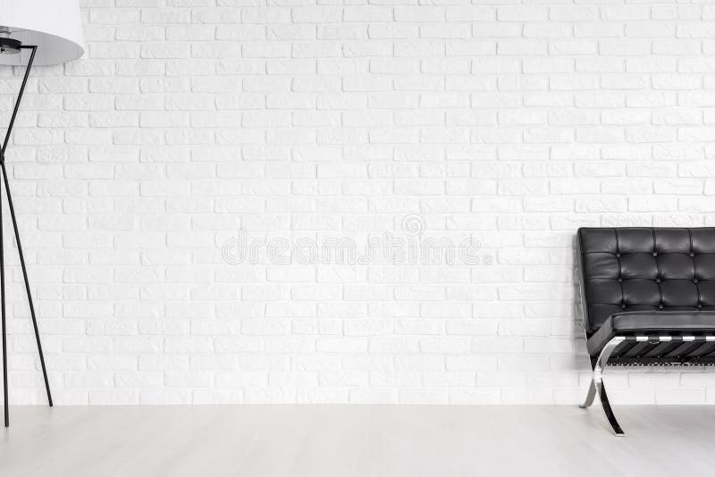 Ondergedompeld in de zitkamerruimte van de binnenstad stock foto's