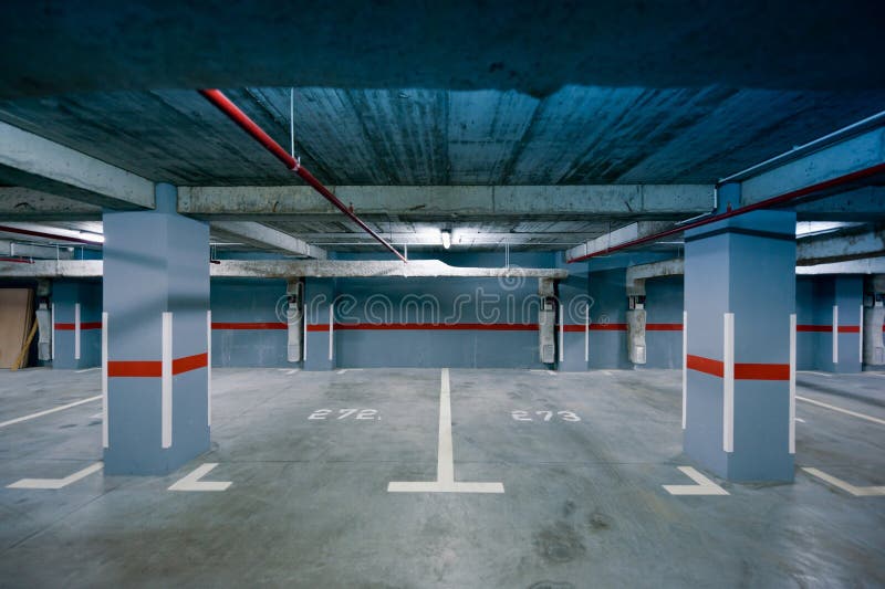 Ondergrondse parkerenmening stock fotografie Ondergrondse parkerenmening stock fotografie