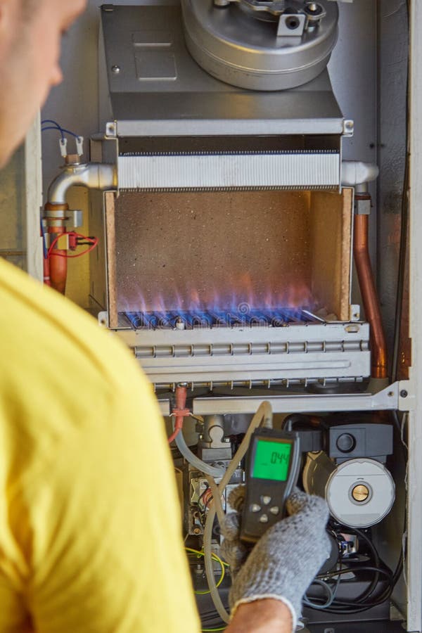 Onderhoud, reparatie, aanpassing, gasverwarmer, de hoofddienst royalty-vrije stock foto's Onderhoud, reparatie, aanpassing, gasverwarmer, de hoofddienst royalty-vrije stock foto's