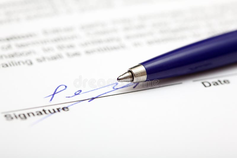 Ondertekend contract stock foto Ondertekend contract stock foto