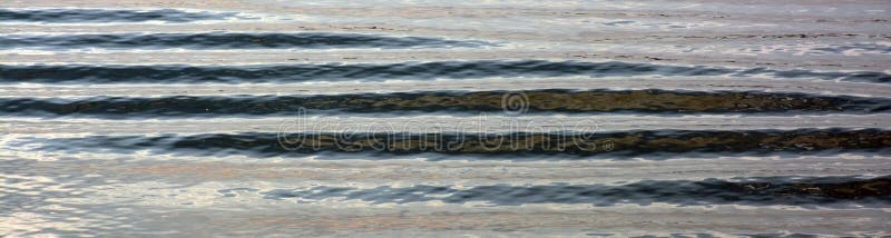 Ondulazioni su acqua calma fotografie stock libere da diritti Ondulazioni su acqua calma fotografie stock libere da diritti