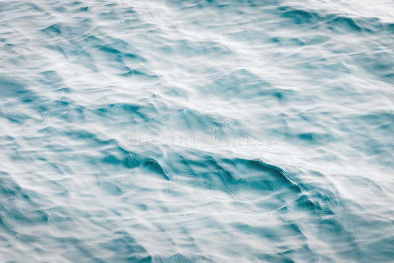 Ondulazioni su acqua Priorit? bassa della natura immagini stock Ondulazioni su acqua Priorit? bassa della natura immagini stock