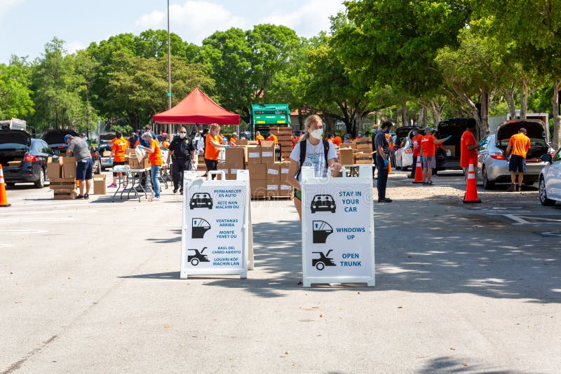 One Team - One Mission, Food Distribution with Coral Springs Police Department officers and Coral Springs Fire Department stock photography One Team - One Mission, Food Distribution with Coral Springs Police Department officers and Coral Springs Fire Department stock photography