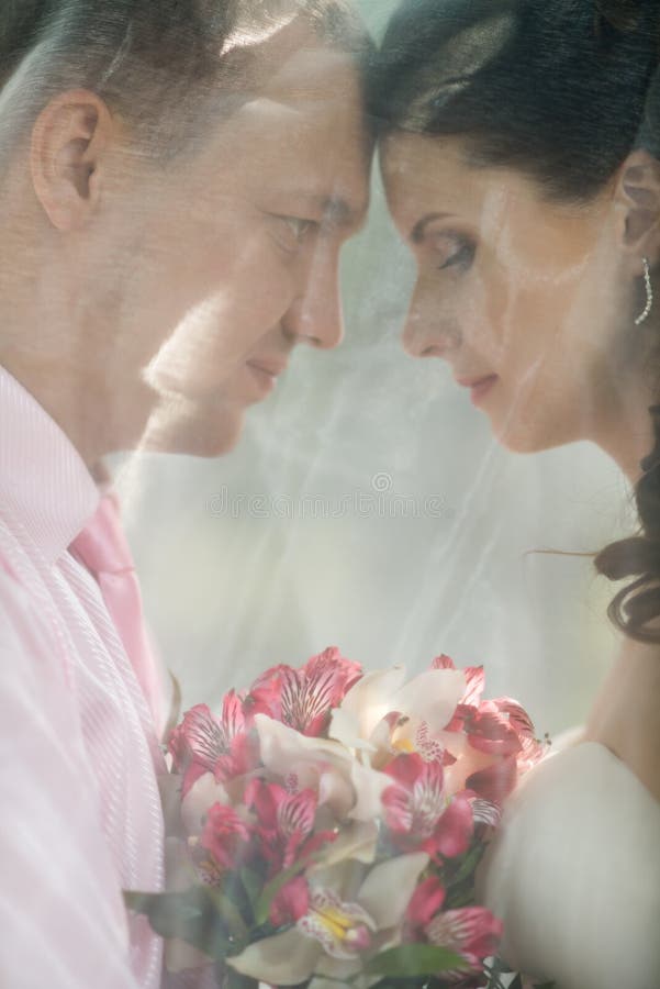 Pasgetrouwd koppel royalty-vrije stock foto's