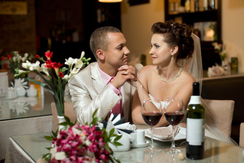 Pasgetrouwd stel stock foto