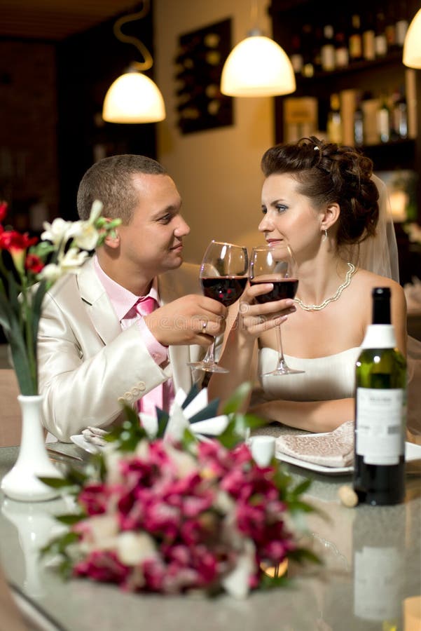 Pasgetrouwd stel stock foto