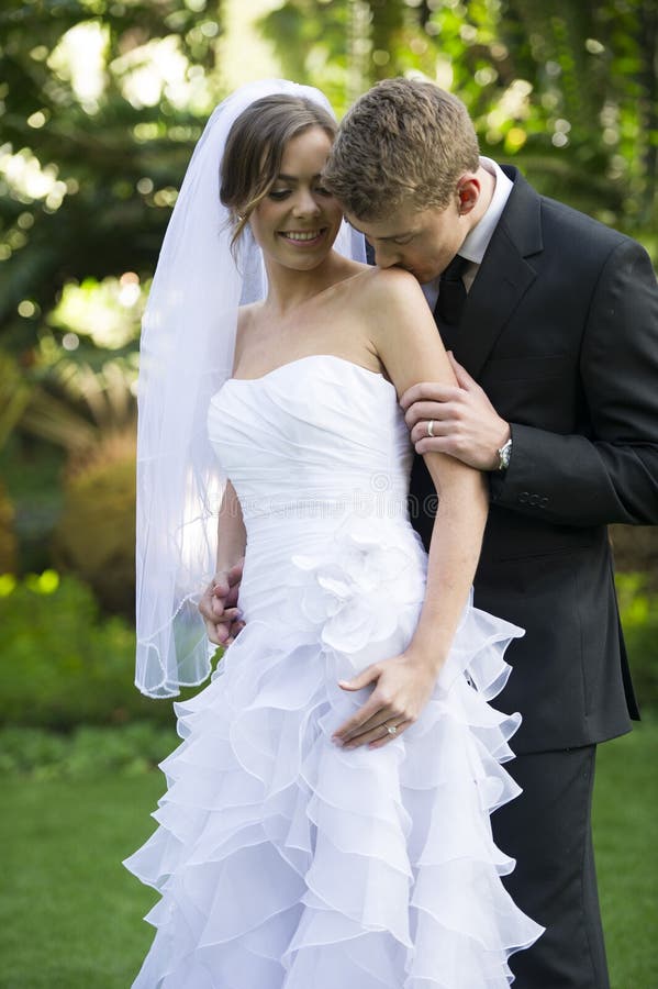 Pasgetrouwd stel stock fotografie