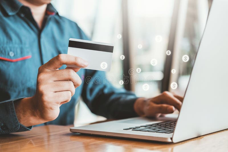 Online bankierenzakenman die Laptop met creditcard het Winkelen het online concept van Fintech met behulp van en Blockchain- stock afbeelding Online bankierenzakenman die Laptop met creditcard het Winkelen het online concept van Fintech met behulp van en Blockchain- stock afbeelding