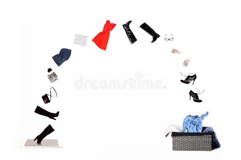 Online kaufen, Kleidung, die von Tablette zu Kasten fliegt stockbilder Online kaufen, Kleidung, die von Tablette zu Kasten fliegt stockbilder