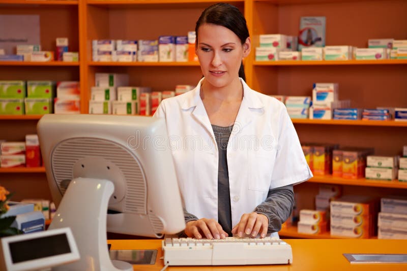 Online orde in een apotheek stock afbeeldingen Online orde in een apotheek stock afbeeldingen