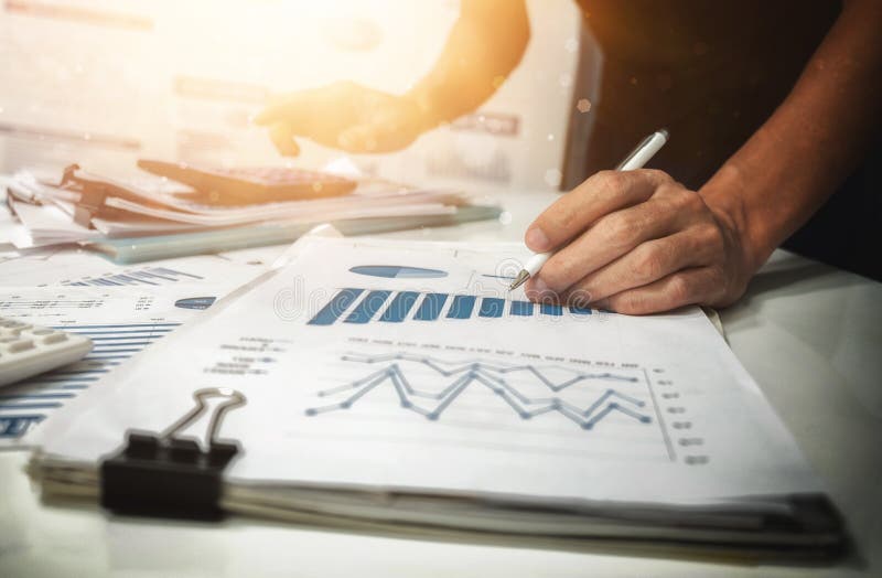 Onroerende goederen investering en bezitsconcept stock afbeelding Onroerende goederen investering en bezitsconcept stock afbeelding