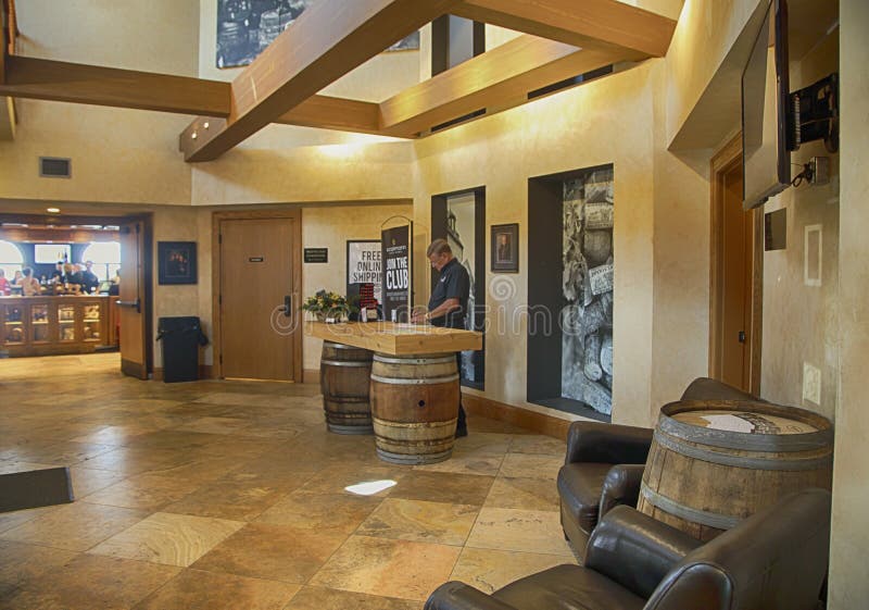 ONTARIO - CANADA, 9 AOÛT 2017 : Konzelmann Estate Winery se trouve à Niagara, sur le lac Ontario, au Canada Exclusif photos libres de droits ONTARIO - CANADA, 9 AOÛT 2017 : Konzelmann Estate Winery se trouve à Niagara, sur le lac Ontario, au Canada Exclusif photos libres de droits