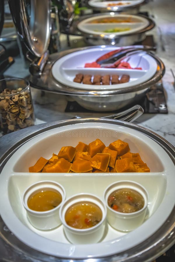 Ontbijtende buffet-items in het chinese hotel royalty-vrije stock afbeeldingen Ontbijtende buffet-items in het chinese hotel royalty-vrije stock afbeeldingen