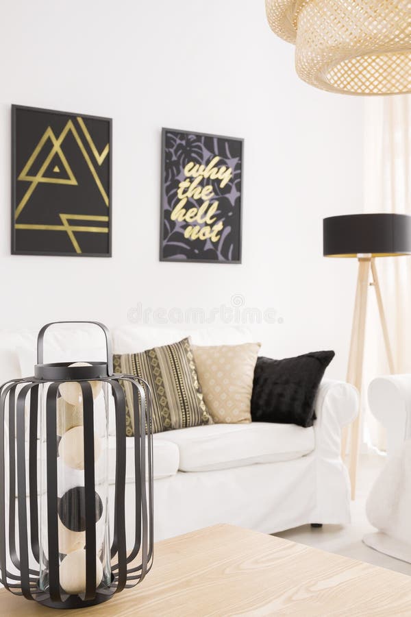 Ontwerperlamp op een lijst stock foto