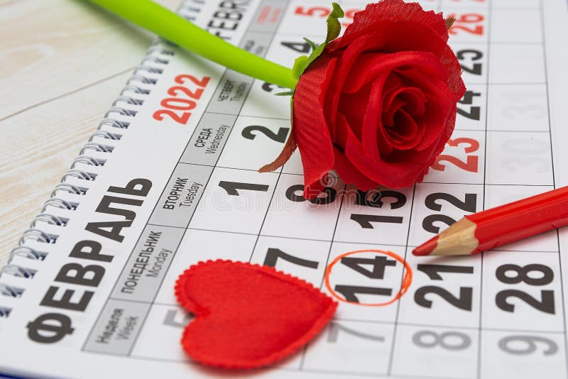 Op de russische kalender staat op 14 februari een rood potlood op de agenda .