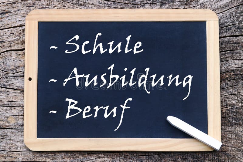 Op een bord wordt geschreven - school - onderwijs - beroep stock foto Op een bord wordt geschreven - school - onderwijs - beroep stock foto