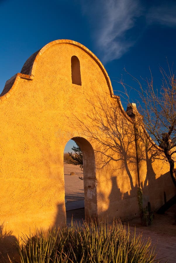 Opdracht San Xavier bij Zonsondergang royalty-vrije stock afbeeldingen Opdracht San Xavier bij Zonsondergang royalty-vrije stock afbeeldingen