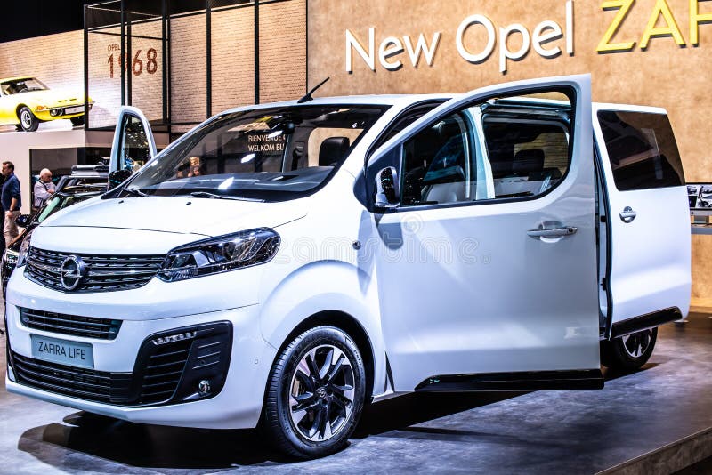 Opel zafira : 289 images, photos de stock, objets 3D et images