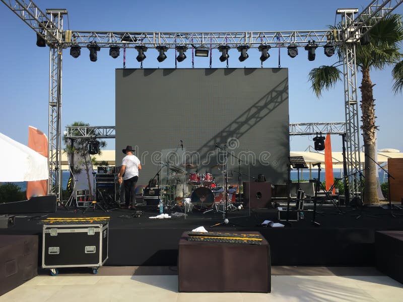 rock band stage setup