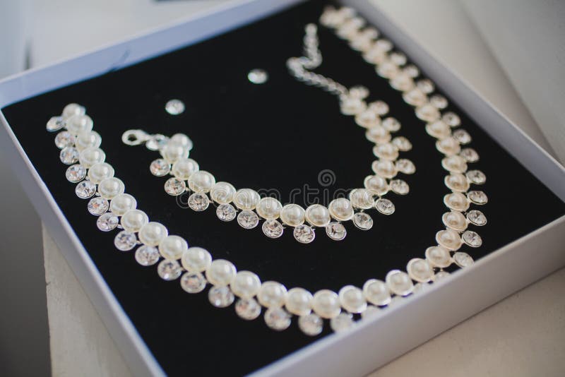 Open Gift Box Pearl Set Necklace Stock Photos Free & RoyaltyFree