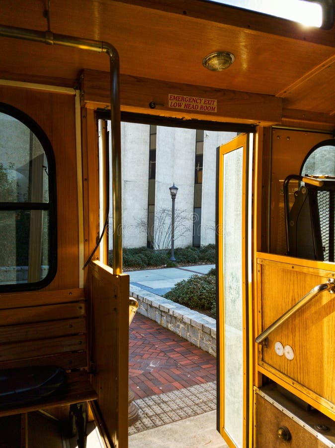 Open ingang aan de Georgia Tech Trolley-bus royalty-vrije stock fotografie Open ingang aan de Georgia Tech Trolley-bus royalty-vrije stock fotografie