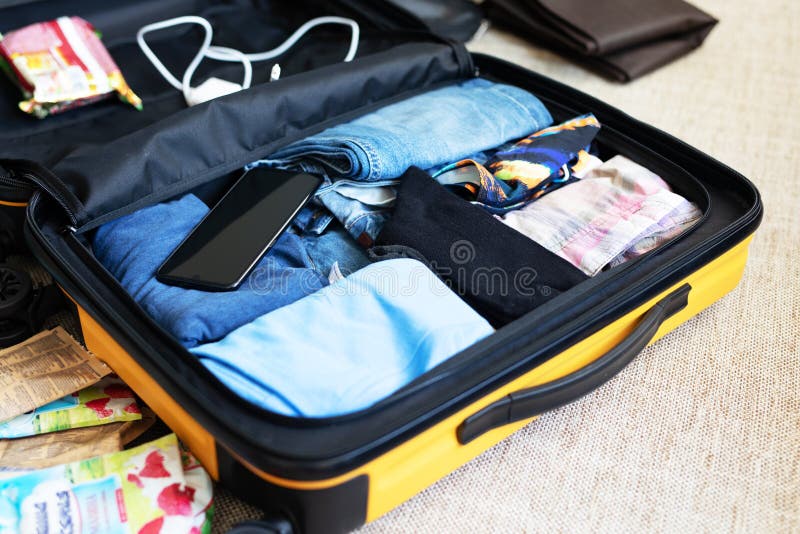 https://thumbs.dreamstime.com/b/open-suitcase-men-s-clothing-packed-business-trip-travel-155802810.jpg