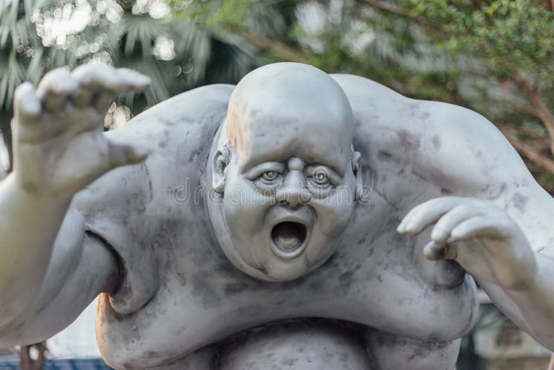 Openluchtgrey Fat Guy Sculpture Stock Afbeelding Image of oren