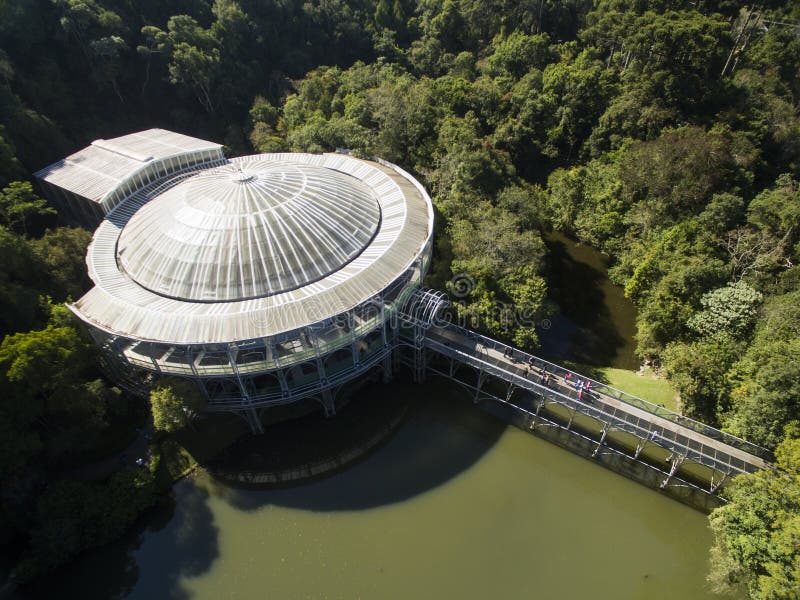 Opera de Arame, culture et nature dans le même lieu, tache de touristes traditionnelle dans la ville de Curitiba/de Parana, Brési images stock Opera de Arame, culture et nature dans le même lieu, tache de touristes traditionnelle dans la ville de Curitiba/de Parana, Brési images stock