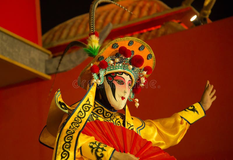 Opera di Sichuan, il fronte cambiante dell'opera di Sichuan cambiamento del fronte di ballo del cinese immagine stock libera da diritti Opera di Sichuan, il fronte cambiante dell'opera di Sichuan cambiamento del fronte di ballo del cinese immagine stock libera da diritti