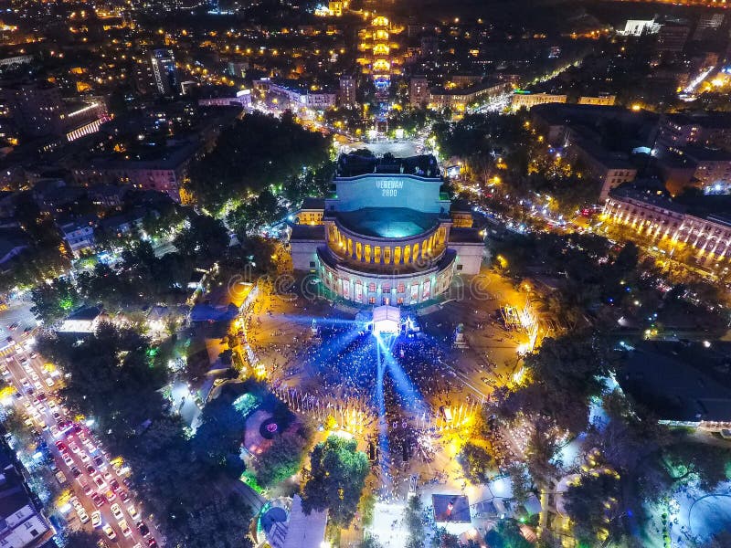 Opera en Ballettheater Yerevan, Armenië bij nacht