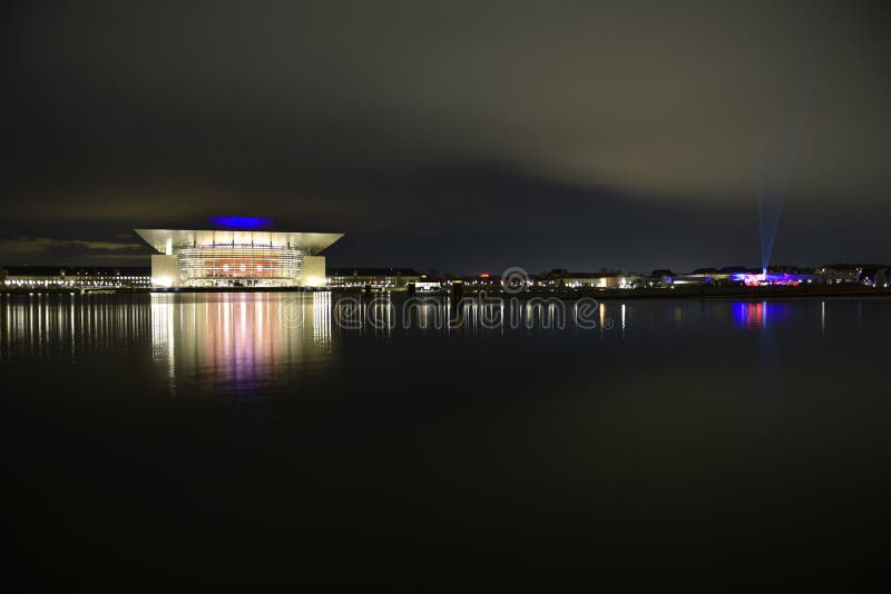 Kopenhaga opera w Kopenhaga, Dani