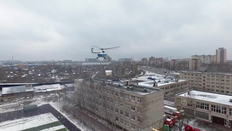 Operación de rescate del lanzamiento de Quadrocopter de las situaciones de emergencia del ministerio Helicóptero