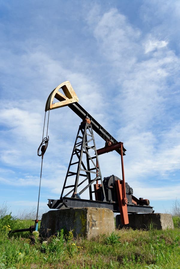 Operational pump oil jack stock image. Image of equipment 167964429