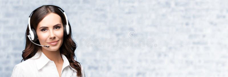 Operator de telefon pentru asistență clienți în set de căști. centru de apeluri. royalty free stock photo