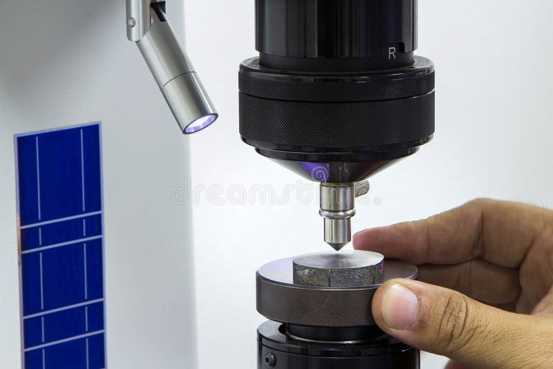 Operator inspection hardness by rockwell hardness tester