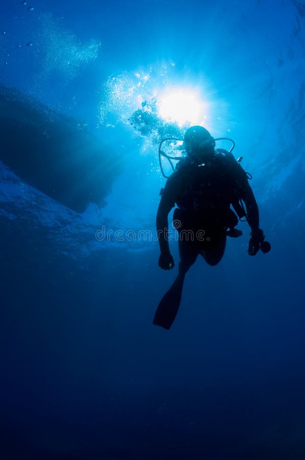 Operatore subacqueo subacqueo in mar Mediterraneo