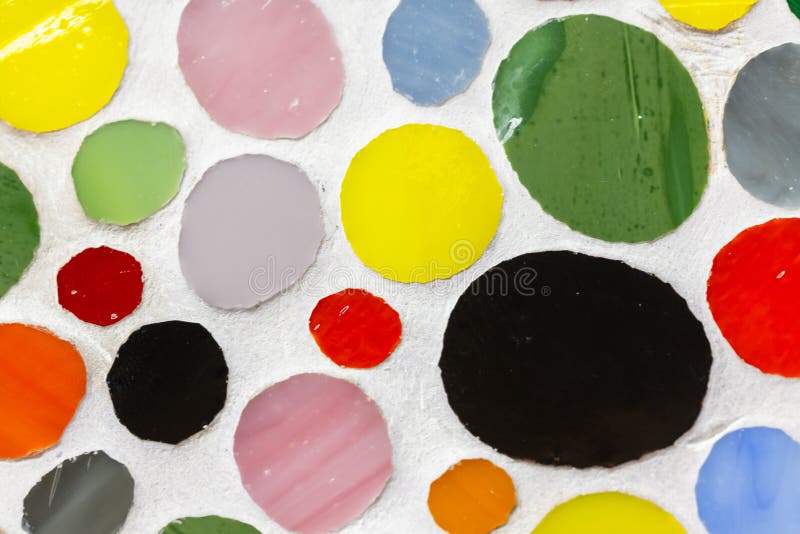 Opere de artă mozaică vii cu un aranjament abstract al tiparelor circulare vibrante stock images