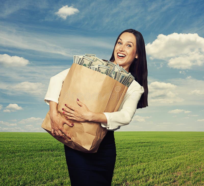 Opgewekte lachende vrouw met geld stock fotografie Opgewekte lachende vrouw met geld stock fotografie