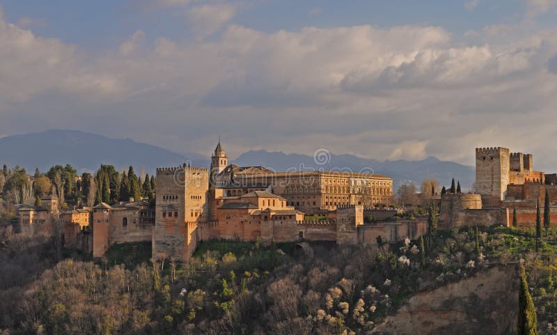 Opinião Alhambra Palace em Granada, Espanha fotos de stock royalty free Opinião Alhambra Palace em Granada, Espanha fotos de stock royalty free