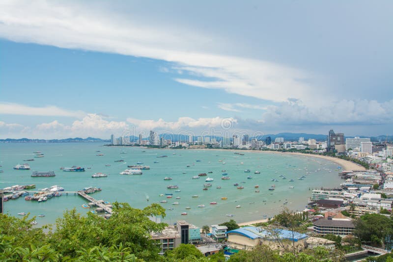 Opinião aérea da praia e da cidade de Pattaya, Chonburi, Tailândia fotografia de stock royalty free Opinião aérea da praia e da cidade de Pattaya, Chonburi, Tailândia fotografia de stock royalty free