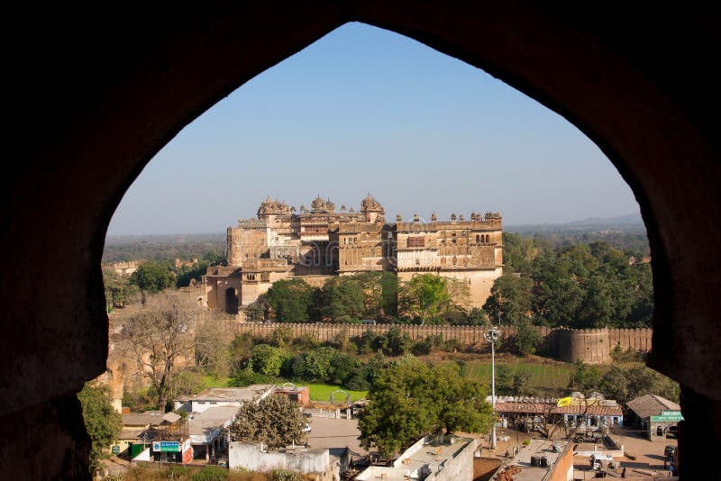 Opinião bonita do arco em Orchha, Ind do palácio fotos de stock Opinião bonita do arco em Orchha, Ind do palácio fotos de stock