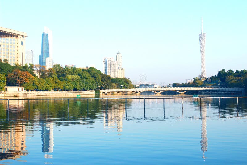 Opinião chinesa da cidade do rio imagem de stock Opinião chinesa da cidade do rio imagem de stock
