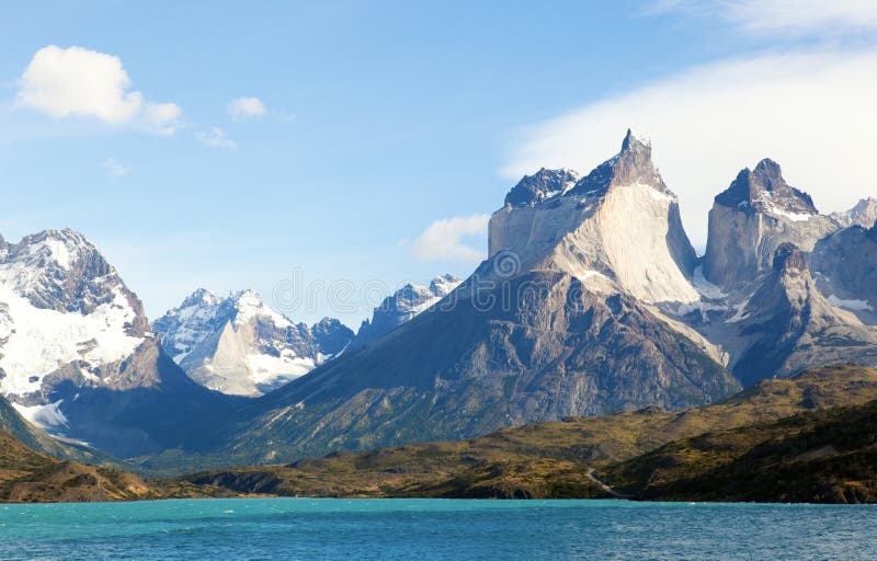 Opinião cénico Cuernos del Paine fotos de stock Opinião cénico Cuernos del Paine fotos de stock