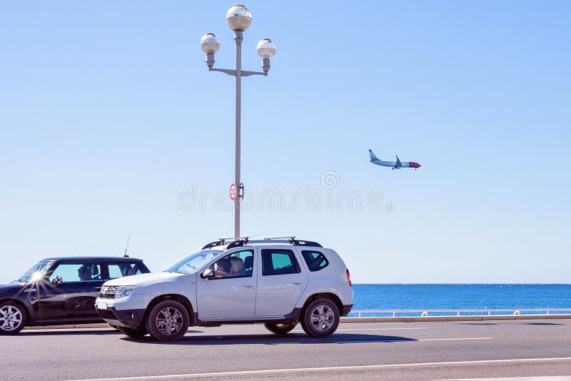 Opinião da luz do dia das ruas da cidade ao aer norueguês das linhas aéreas fotos de stock royalty free Opinião da luz do dia das ruas da cidade ao aer norueguês das linhas aéreas fotos de stock royalty free