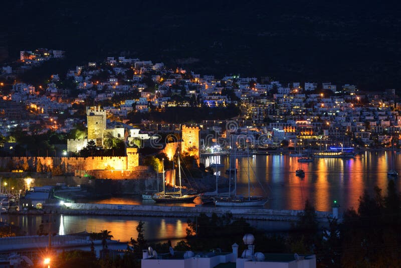 Opinião da noite ao castelo de Bodrum foto de stock royalty free Opinião da noite ao castelo de Bodrum foto de stock royalty free