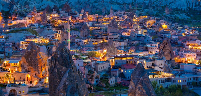Opinião da noite de Goreme, Cappadocia, Turquia foto de stock Opinião da noite de Goreme, Cappadocia, Turquia foto de stock