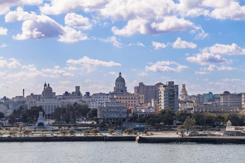 Opinião da skyline de Cuba de Havana foto de stock