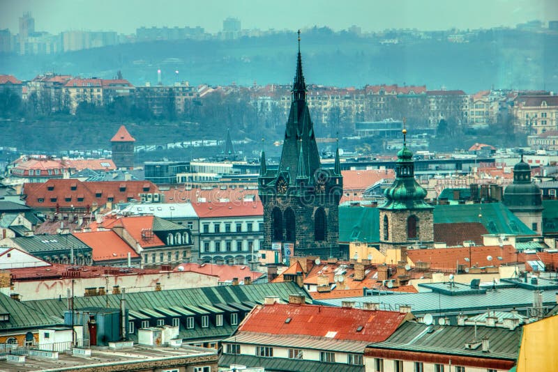 Opini?o da torre de Praga sobre a cidade fotos de stock royalty free Opini?o da torre de Praga sobre a cidade fotos de stock royalty free