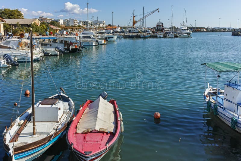 Opinião de Anoramic do porto e da cidade de Alexandroupoli, Grécia fotografia de stock royalty free Opinião de Anoramic do porto e da cidade de Alexandroupoli, Grécia fotografia de stock royalty free