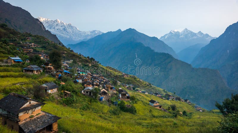 Opinião de Panoramiv de Muri, vila tradicional do nepali, na região de Annapurna, Nepal imagem de stock royalty free Opinião de Panoramiv de Muri, vila tradicional do nepali, na região de Annapurna, Nepal imagem de stock royalty free